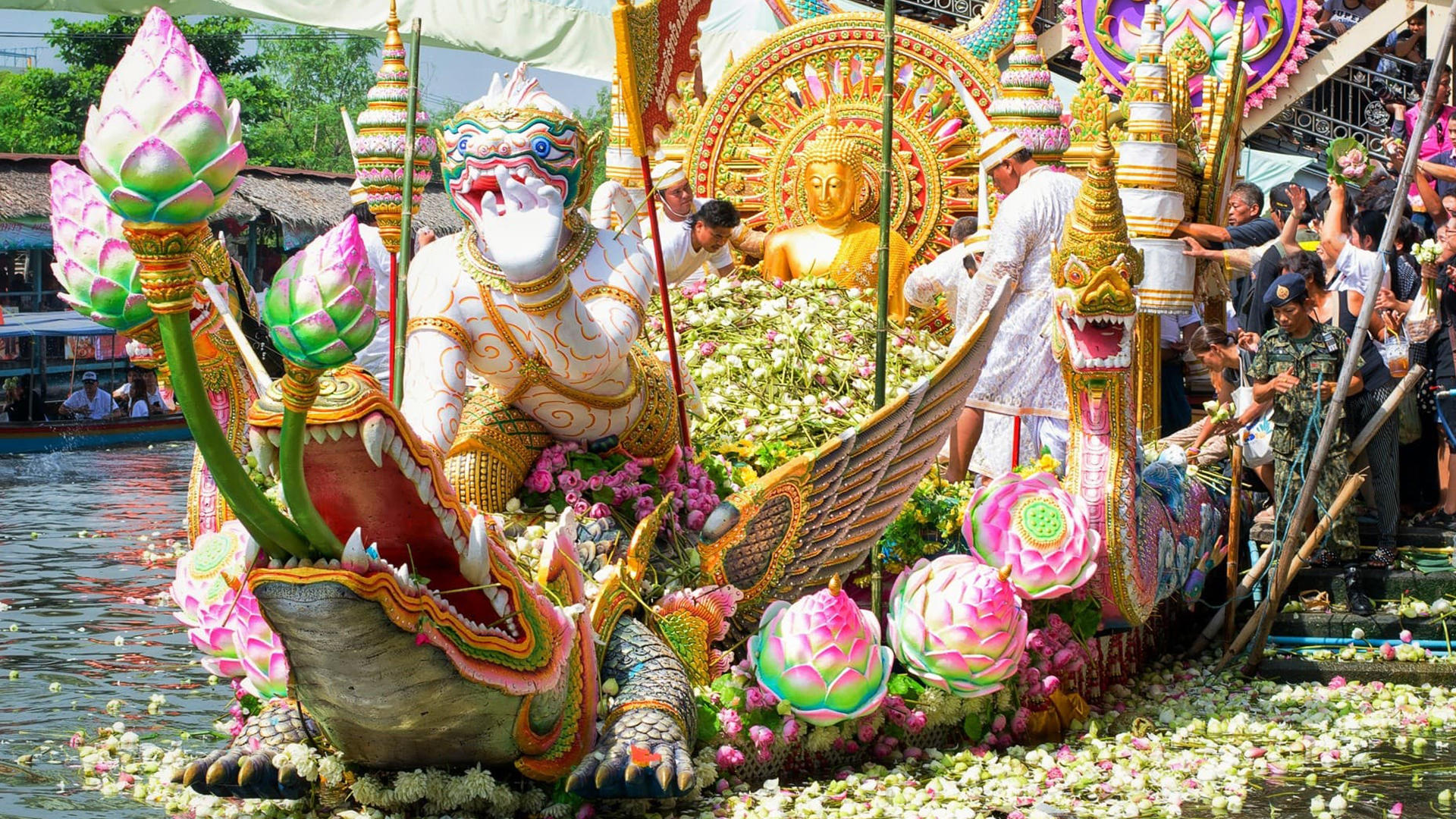 Rap Bua (Lotus Receiving) Tradition